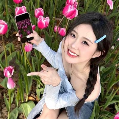 蓝天花朵